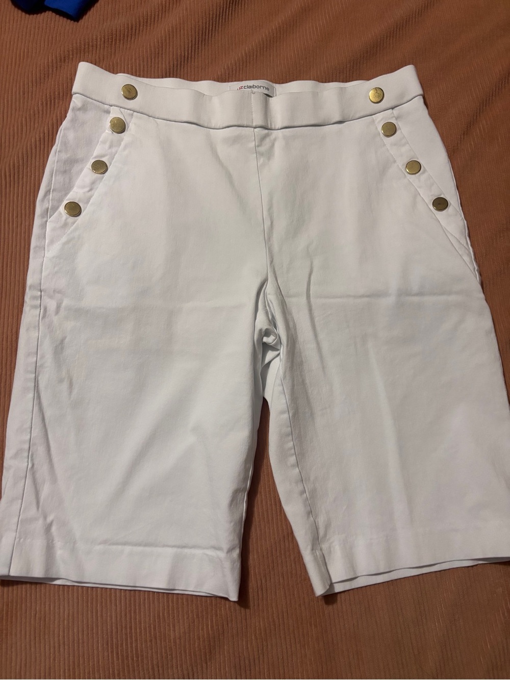 Liz Claiborne White Bermuda Shorts with Gold Buttons size Large